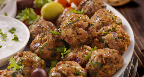 Polpette vegan di melanzane, ceci e limone con salsa allo yogurt vegetale